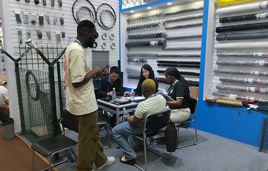 Anping Sanxing Metal Wire Mesh Manufacturing Company appeared at the 137th Spring Canton Fair: Innovation-driven, opening up a new pattern of global market