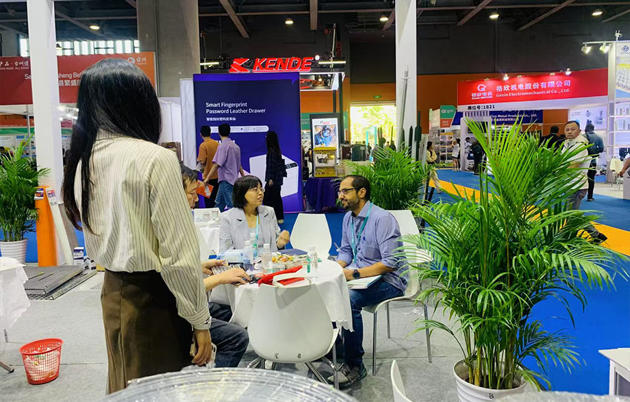 Anping Sanxing Metal Wire Mesh Manufacturing Company appeared at the 137th Spring Canton Fair: Innovation-driven, opening up a new pattern of global market