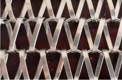 Balance wire mesh belt